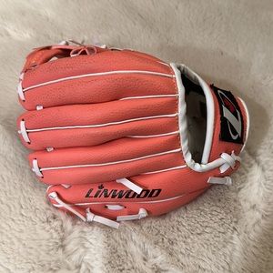 Girls left hand baseball glove